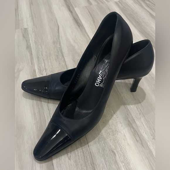 Salvatore Ferragamo Kitten Heels in Classic Navy Blue Calf Leather, S10 - Picture 1 of 11